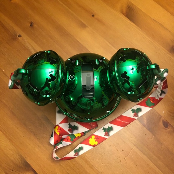 Disney 2020 Xmas green jingle bell sipper - Picture 2 of 3
